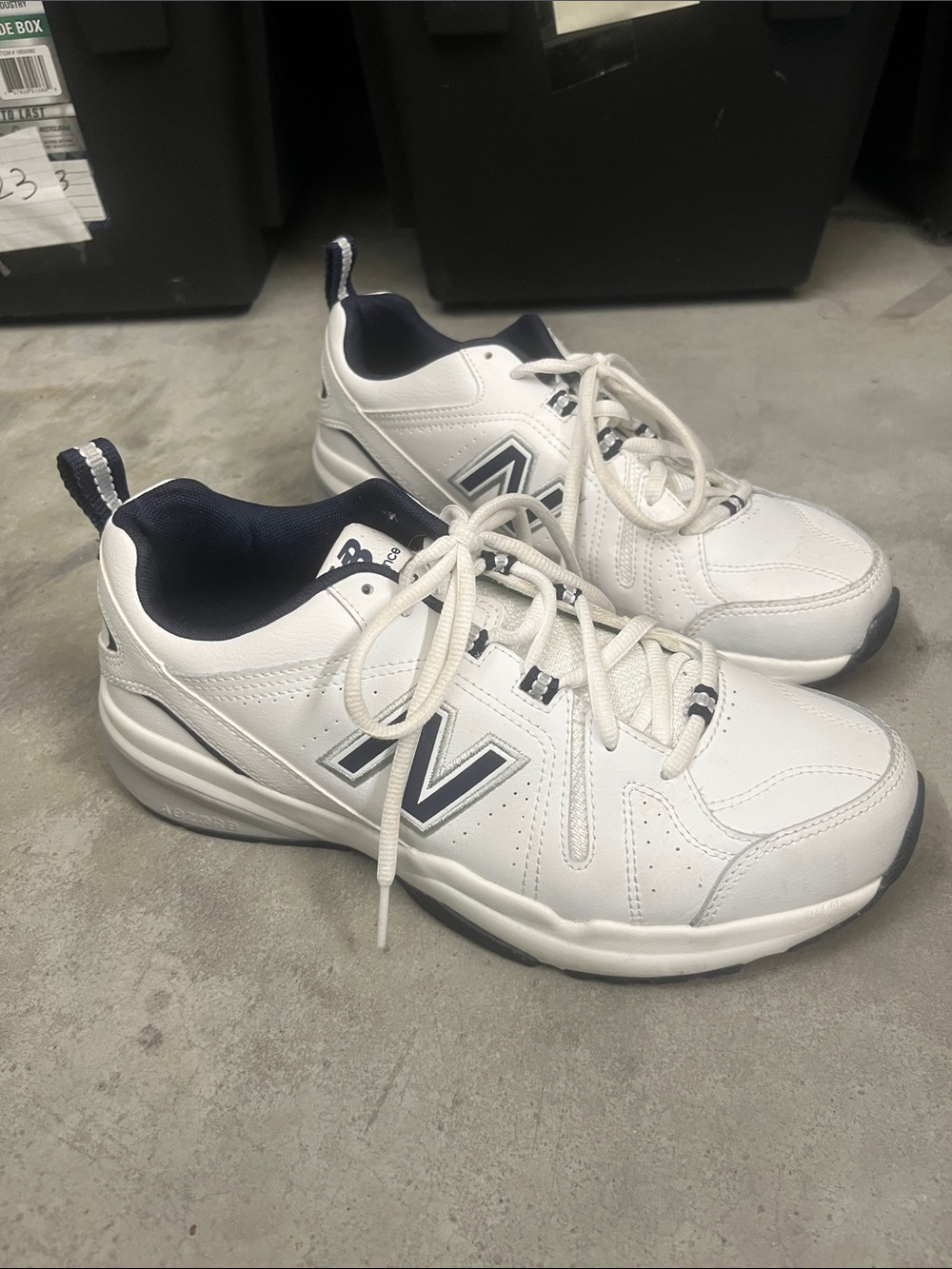 New Balance Women Leather 608 V5 Comfort Cross Trainer Sneaker 8.5 White Navy